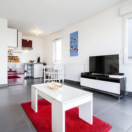 Moderne T2 Avec Balcon Et Parking *